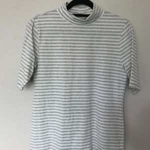Gap white and grey 3/4 length turtleneck shirt